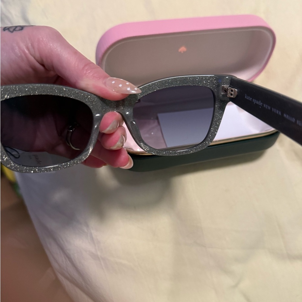Kate Spade - Picture 2 of 3